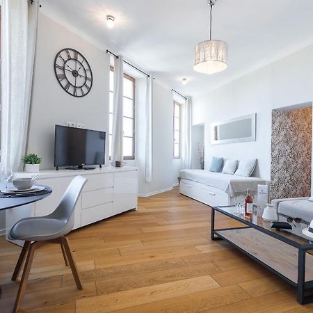 Gorgeous 1 Bdr With Gardens View In The Old Town Apartman Nizza Kültér fotó