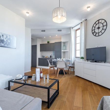 Gorgeous 1 Bdr With Gardens View In The Old Town Apartman Nizza Kültér fotó